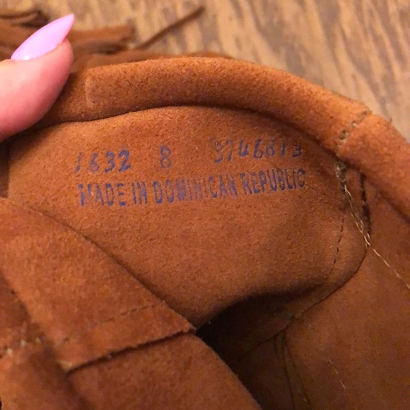 Minnetonka Fringe Brown Boots - Picture 6 of 6